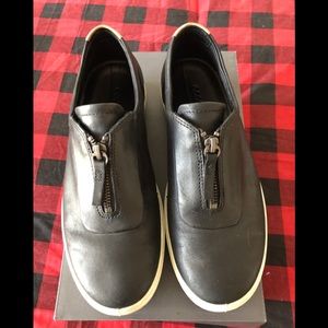 Ecco Black Leather Tennis Shoes size 38